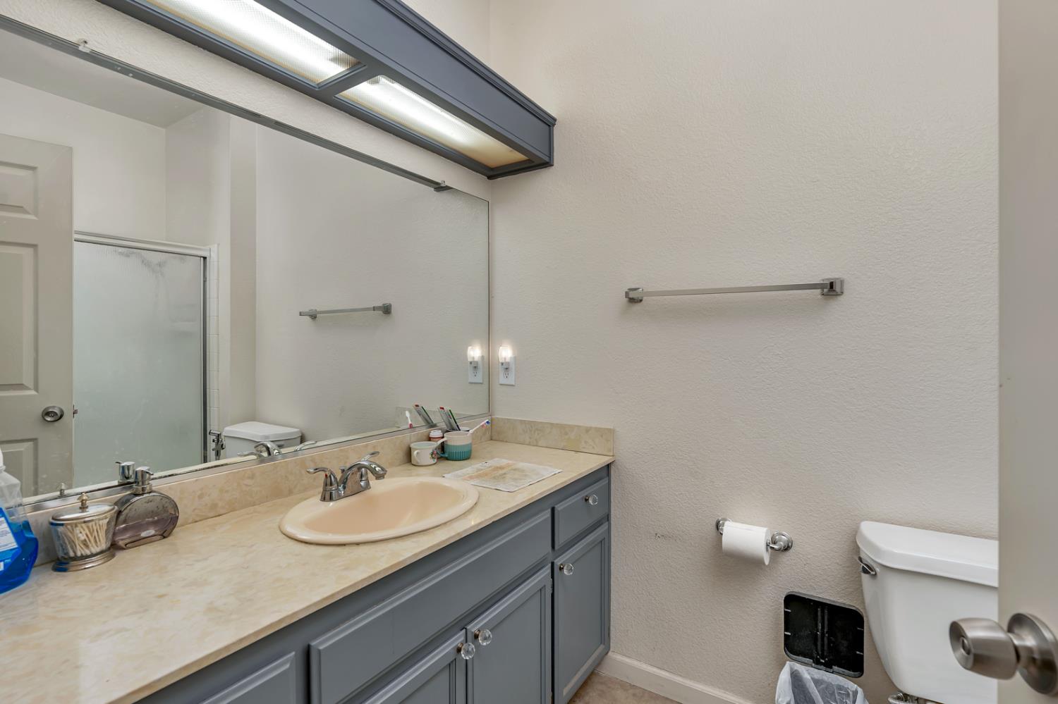 1700 San Simeone Way, Los Banos, CA 93635