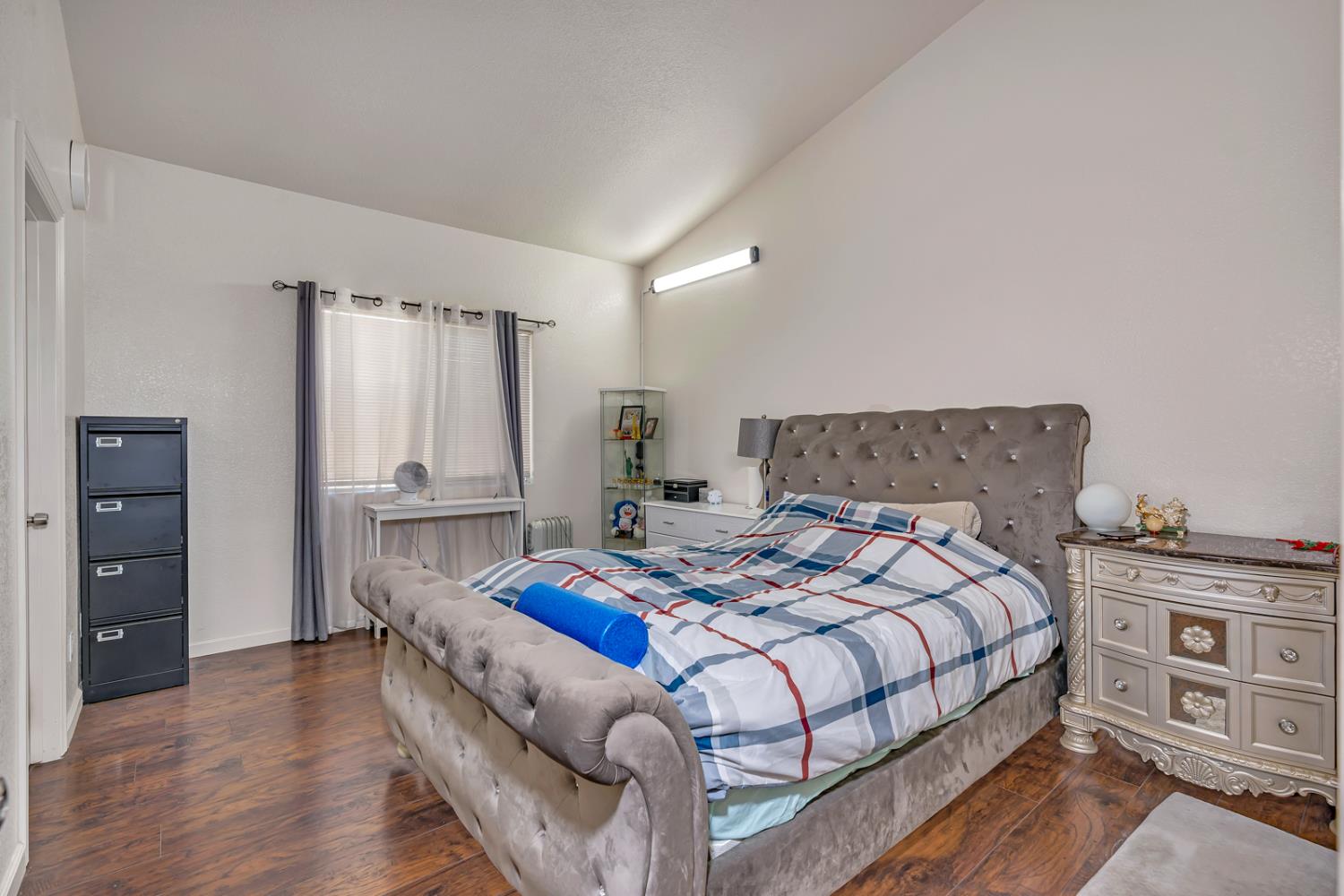 1700 San Simeone Way, Los Banos, CA 93635
