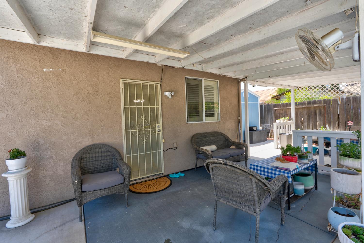 1700 San Simeone Way, Los Banos, CA 93635