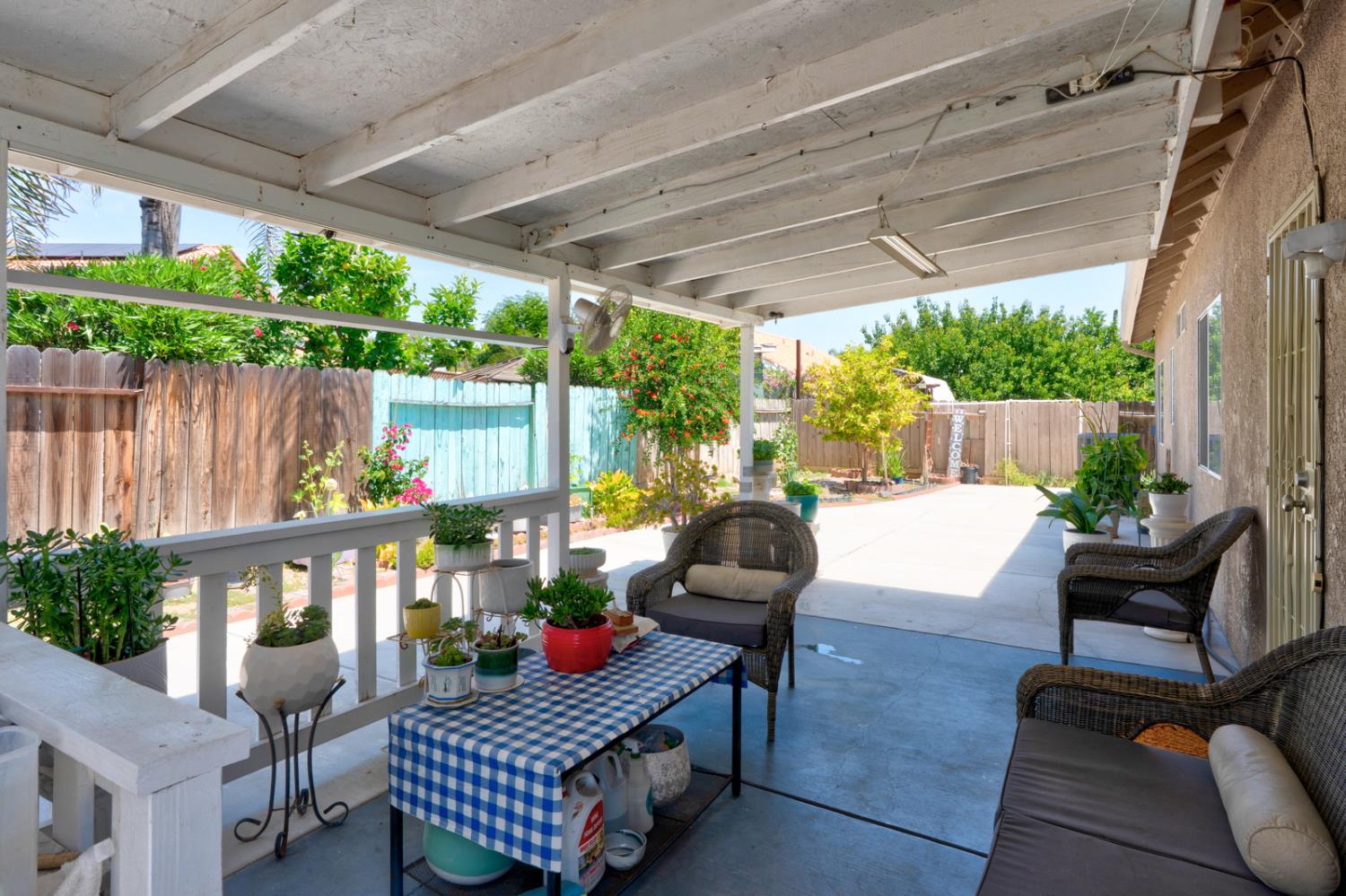 1700 San Simeone Way, Los Banos, CA 93635