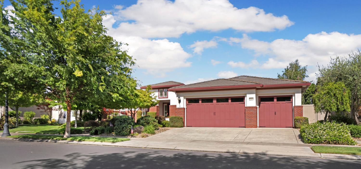 2424 Ashbridge Ln, Manteca, CA 95336
