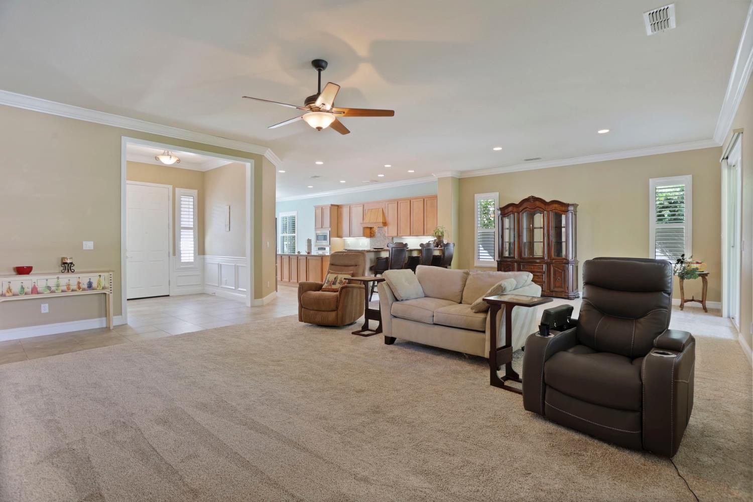 2424 Ashbridge Ln, Manteca, CA 95336