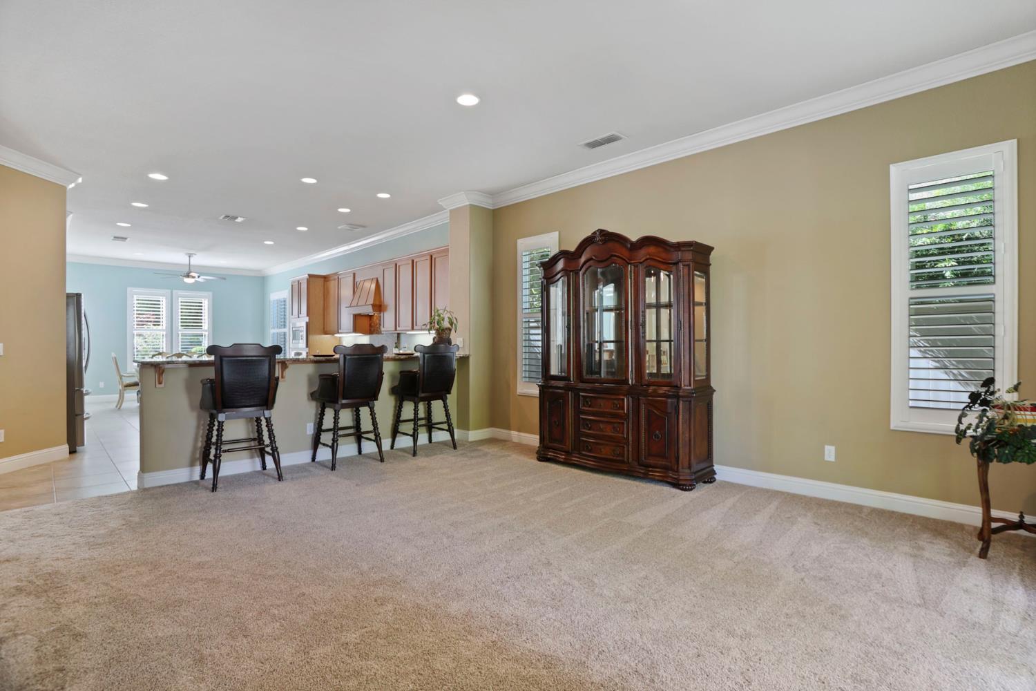 2424 Ashbridge Ln, Manteca, CA 95336