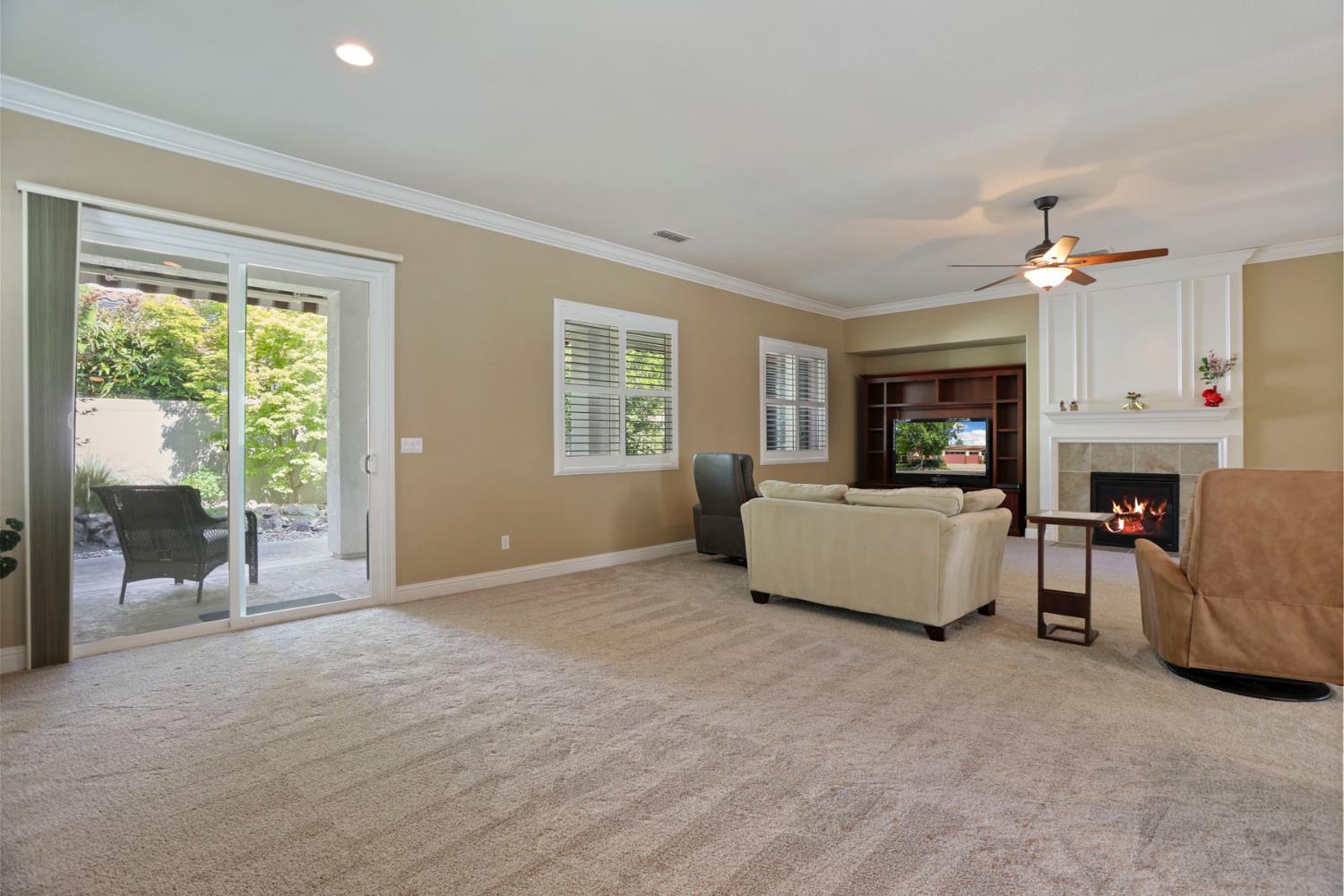 2424 Ashbridge Ln, Manteca, CA 95336