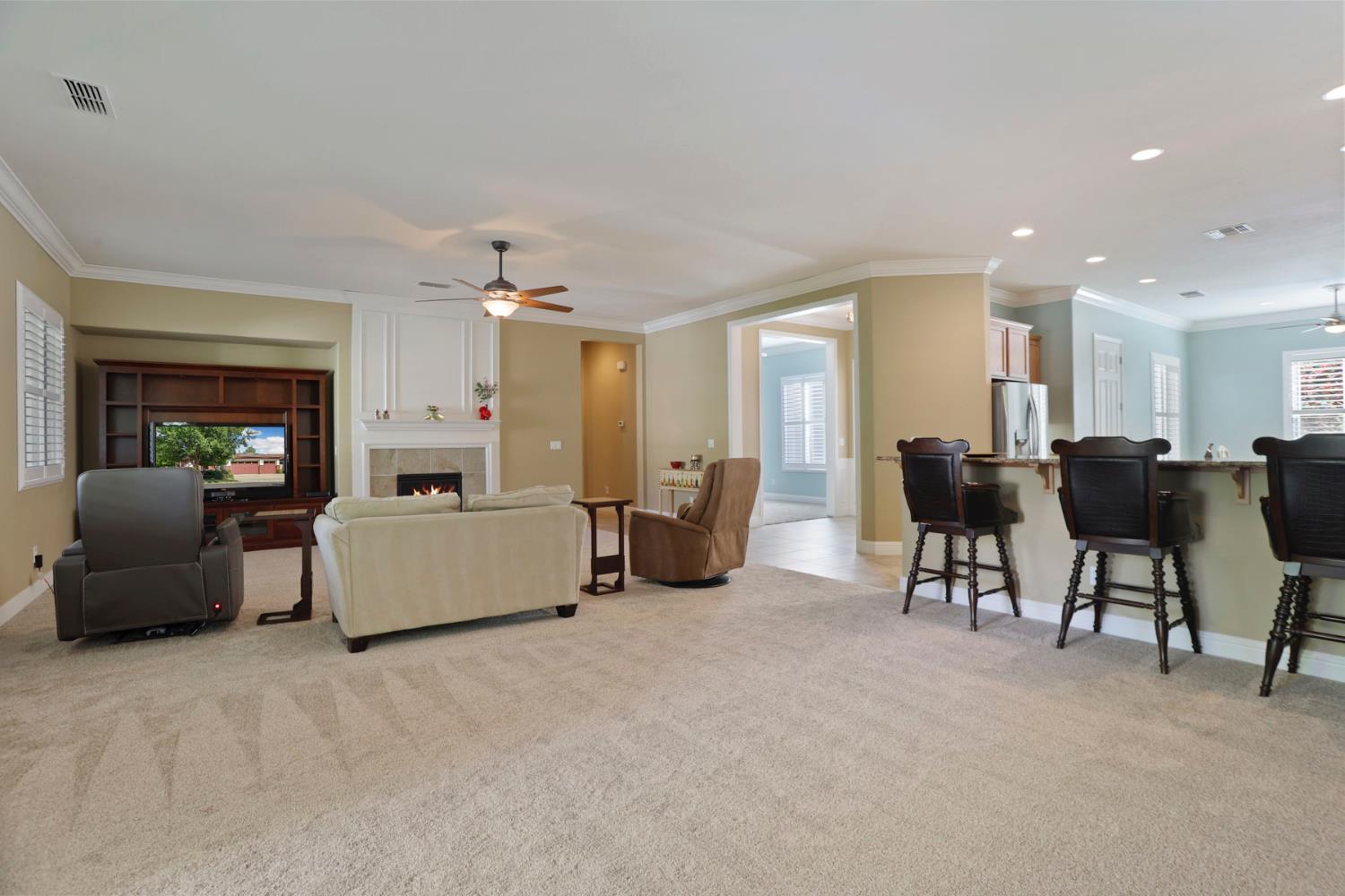 2424 Ashbridge Ln, Manteca, CA 95336