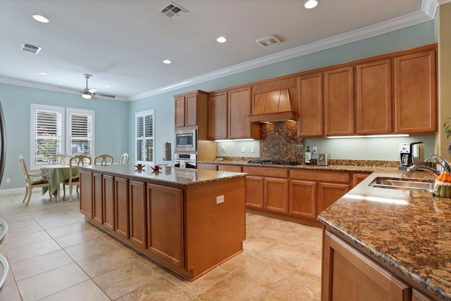2424 Ashbridge Ln, Manteca, CA 95336