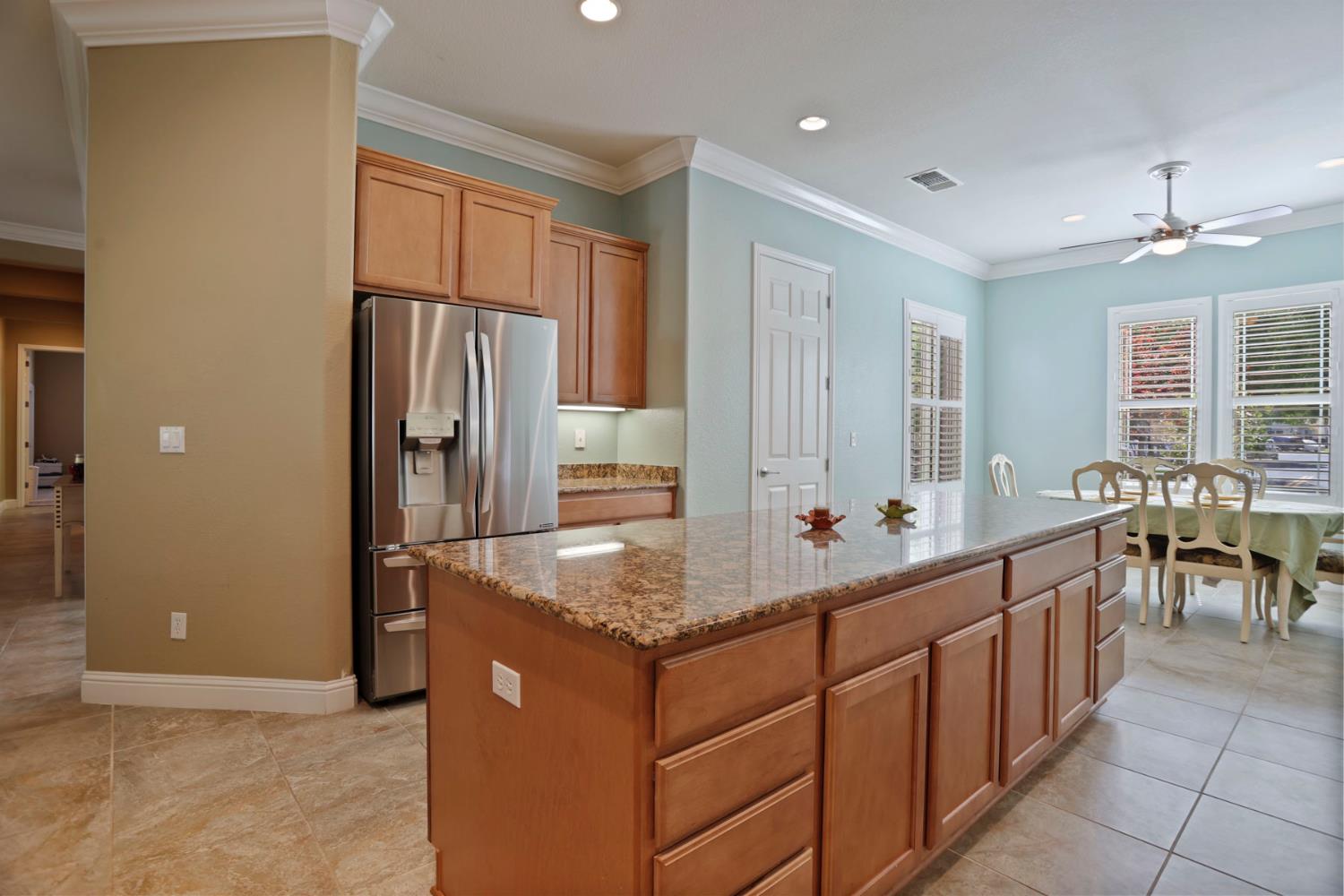 2424 Ashbridge Ln, Manteca, CA 95336