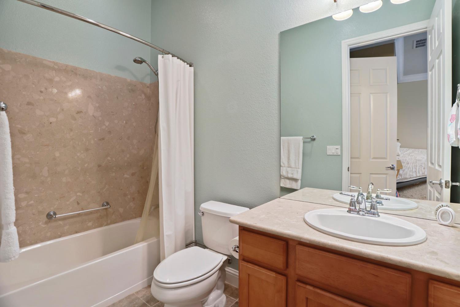 2424 Ashbridge Ln, Manteca, CA 95336