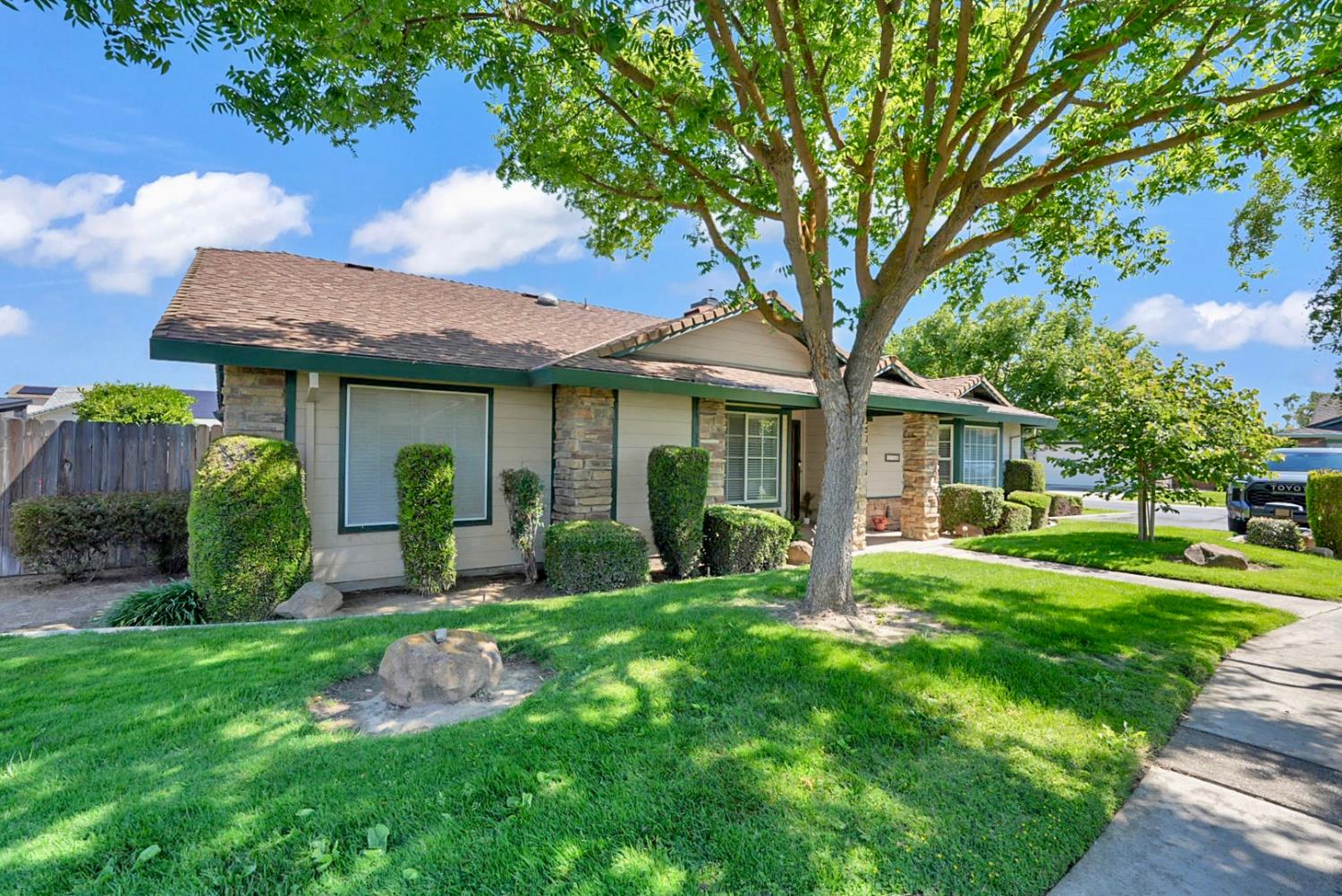 2195 Brigadoon Walk, Manteca, CA 95336