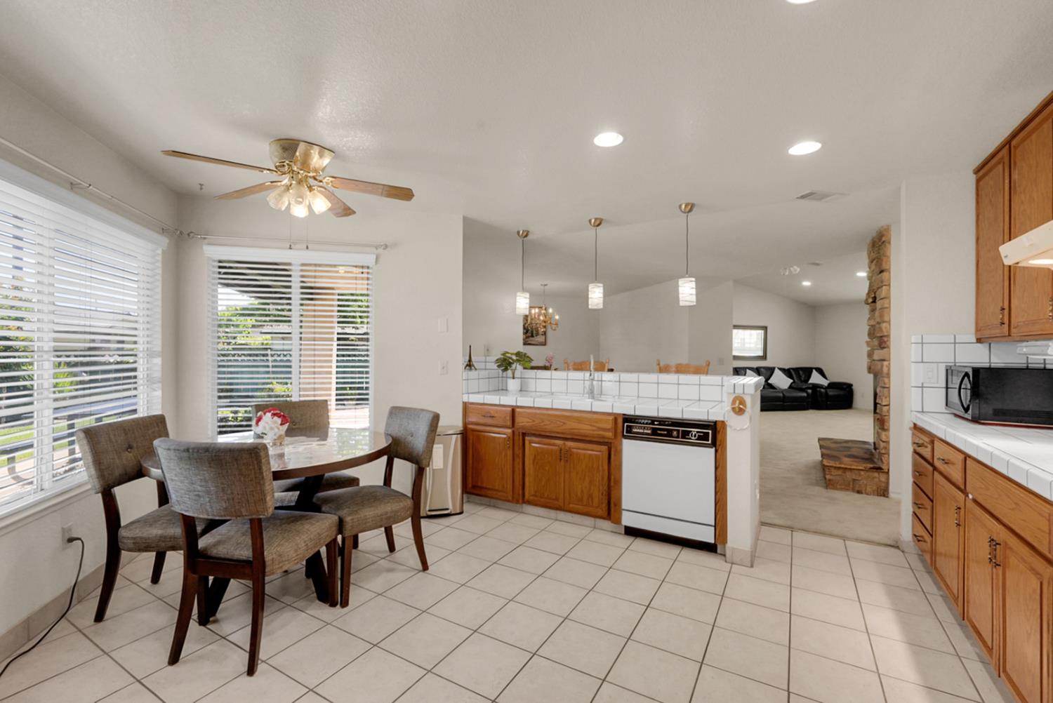 2195 Brigadoon Walk, Manteca, CA 95336
