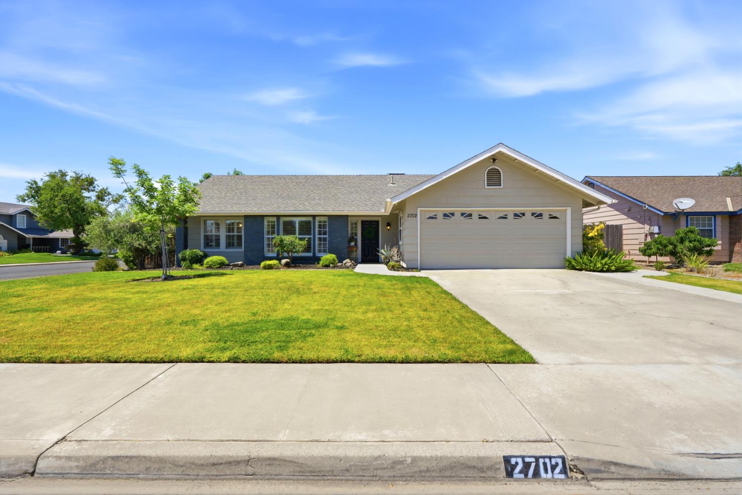 2702 Burl Ct, Hanford, CA 93230