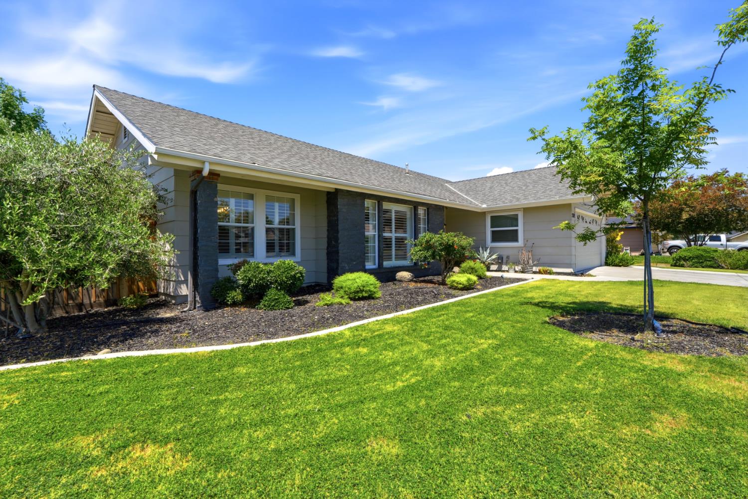 2702 Burl Ct, Hanford, CA 93230