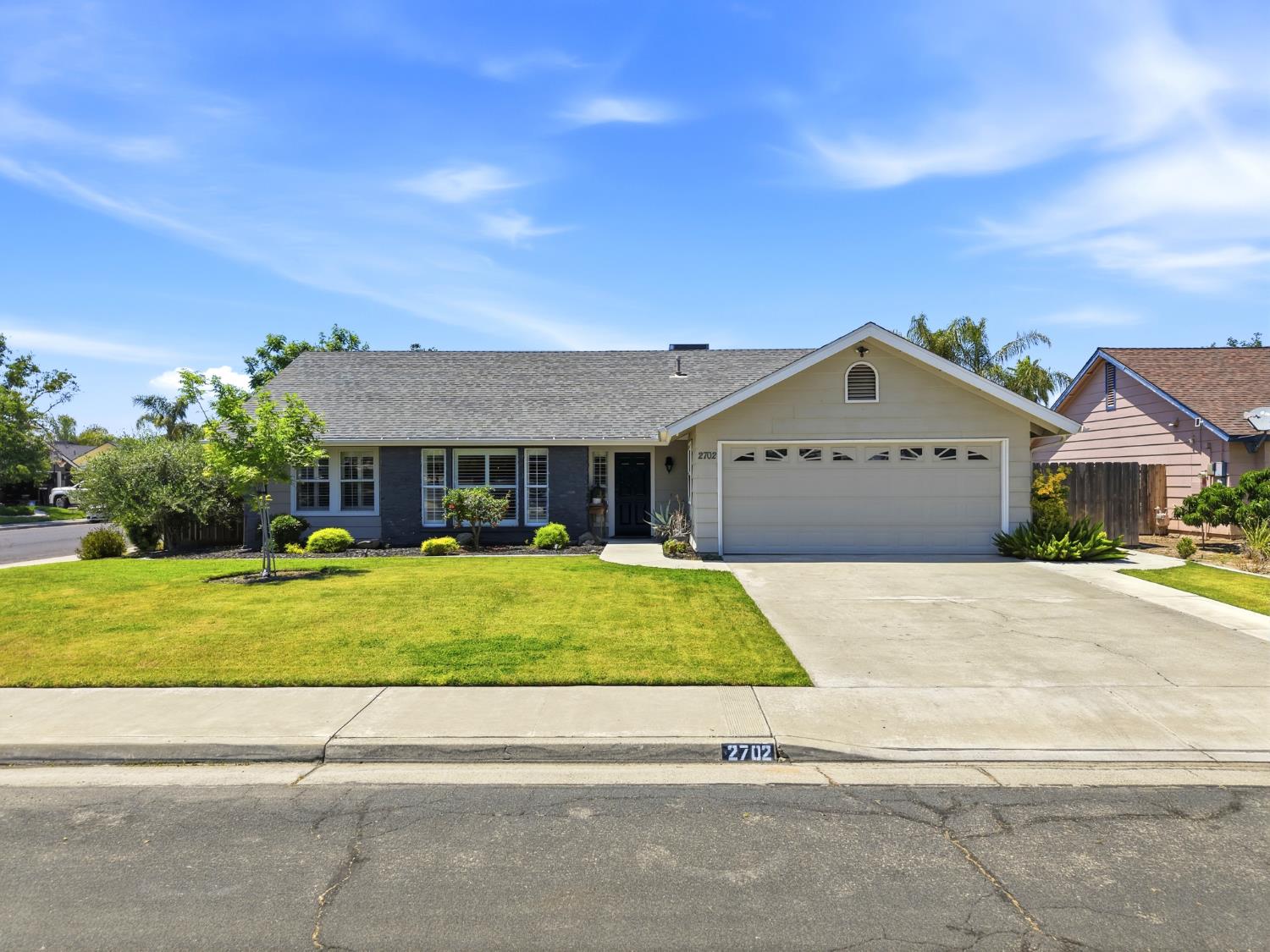 2702 Burl Ct, Hanford, CA 93230