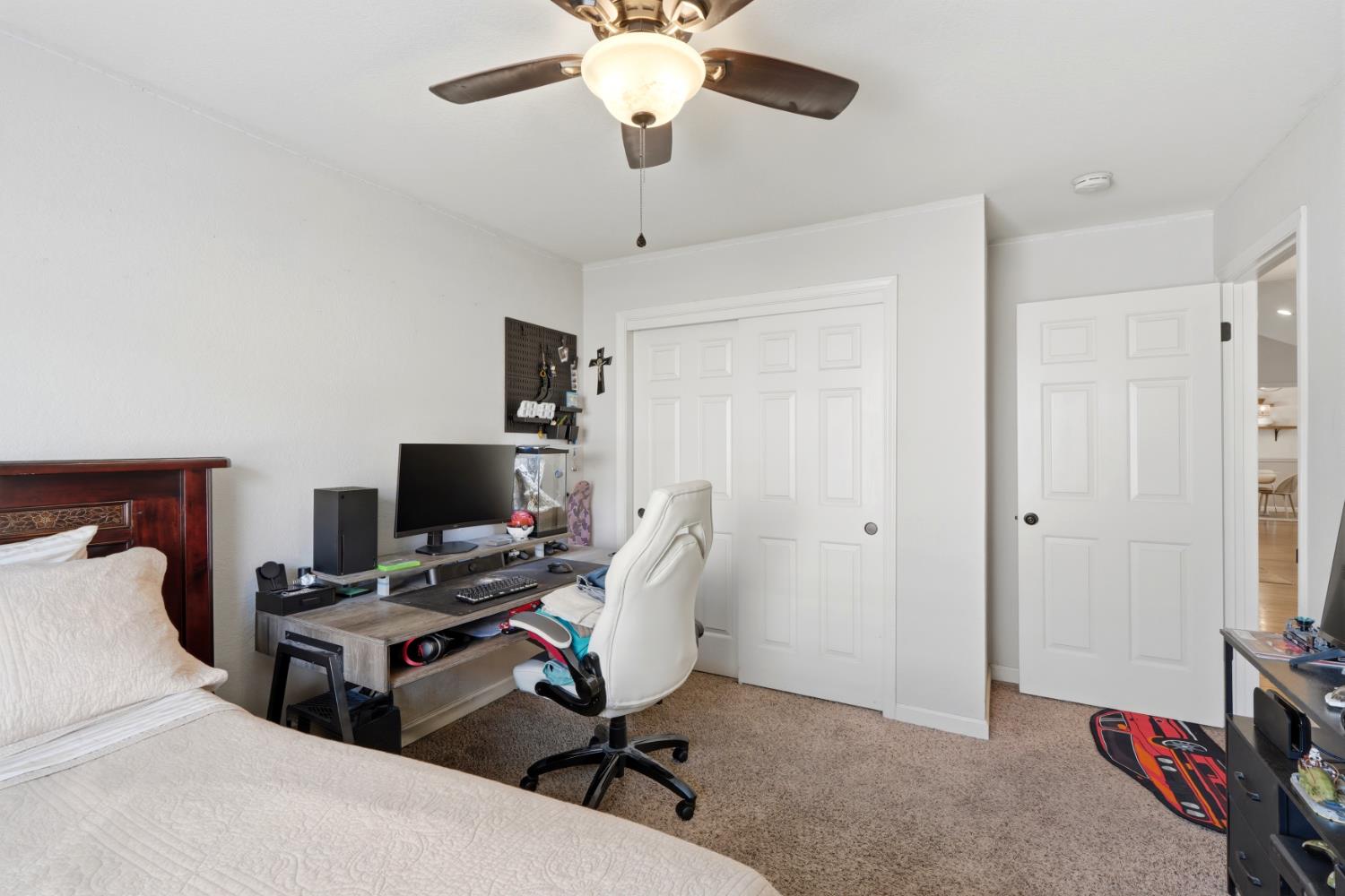 2702 Burl Ct, Hanford, CA 93230