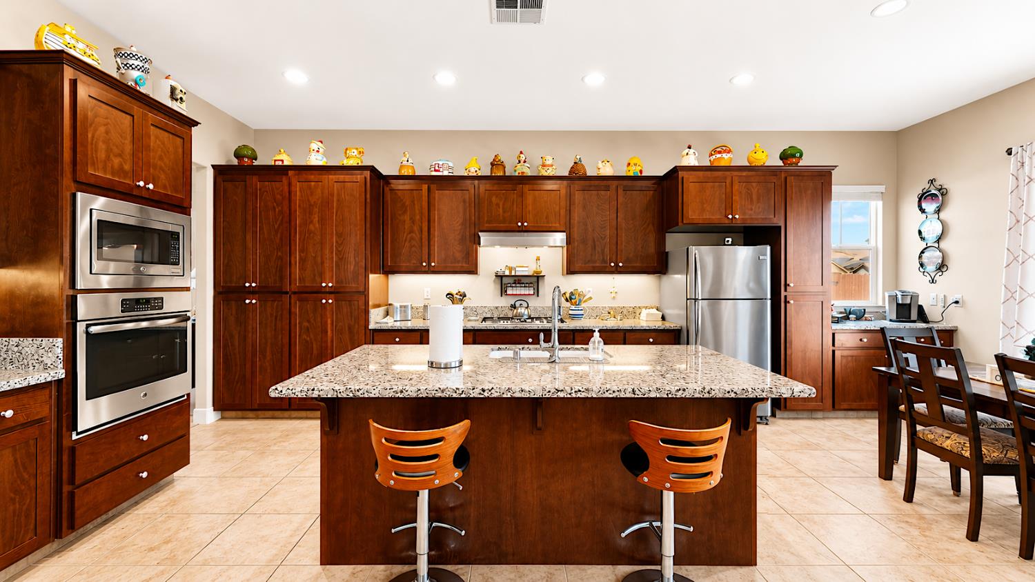 1176 Obsidian Ct, Los Banos, CA 93635