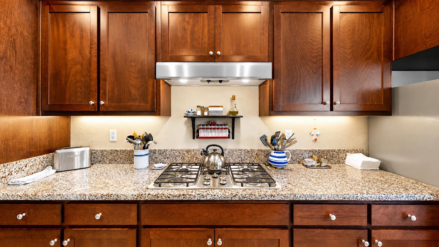 1176 Obsidian Ct, Los Banos, CA 93635