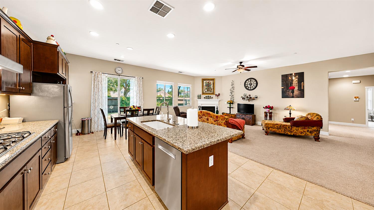 1176 Obsidian Ct, Los Banos, CA 93635
