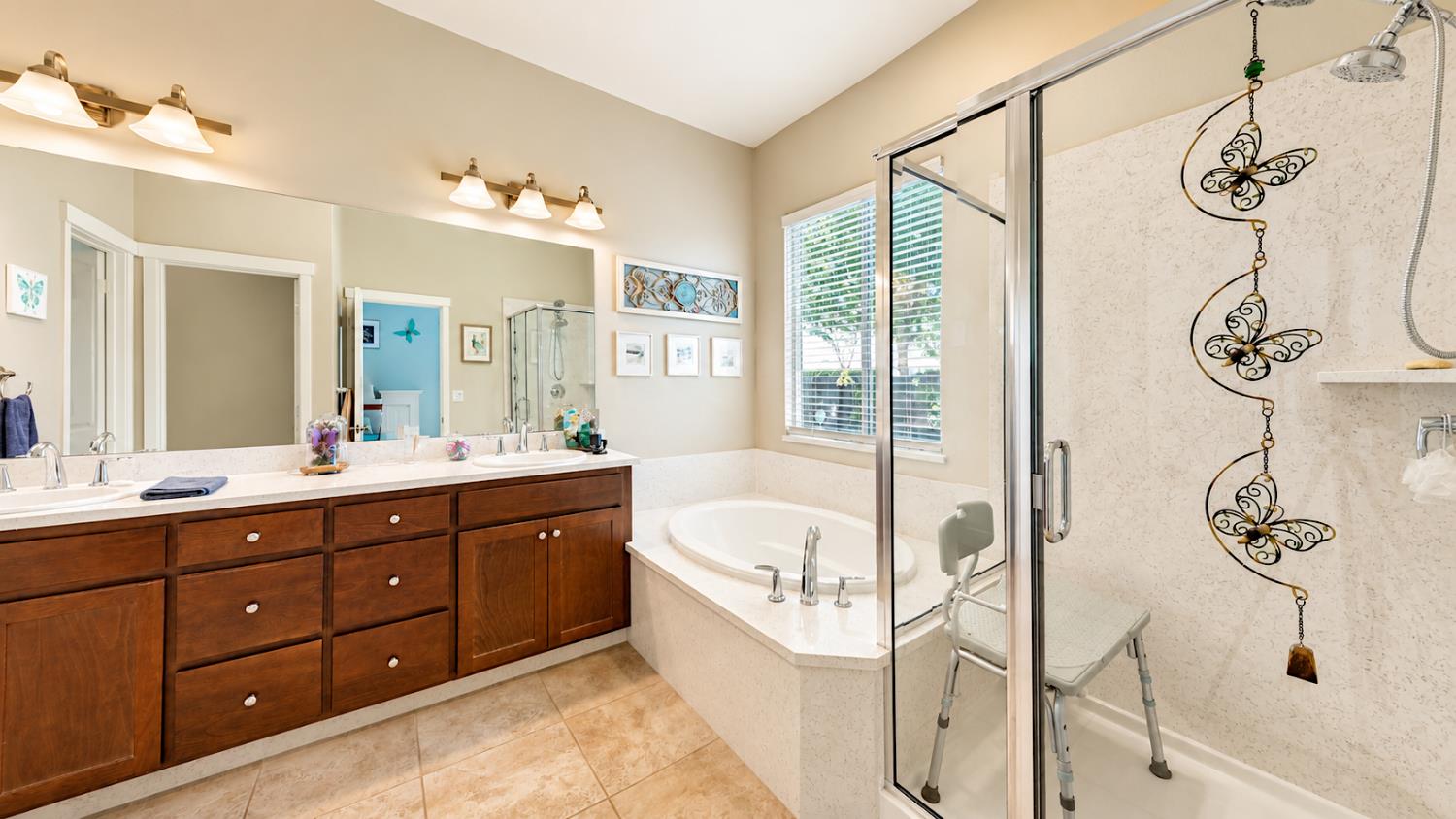 1176 Obsidian Ct, Los Banos, CA 93635