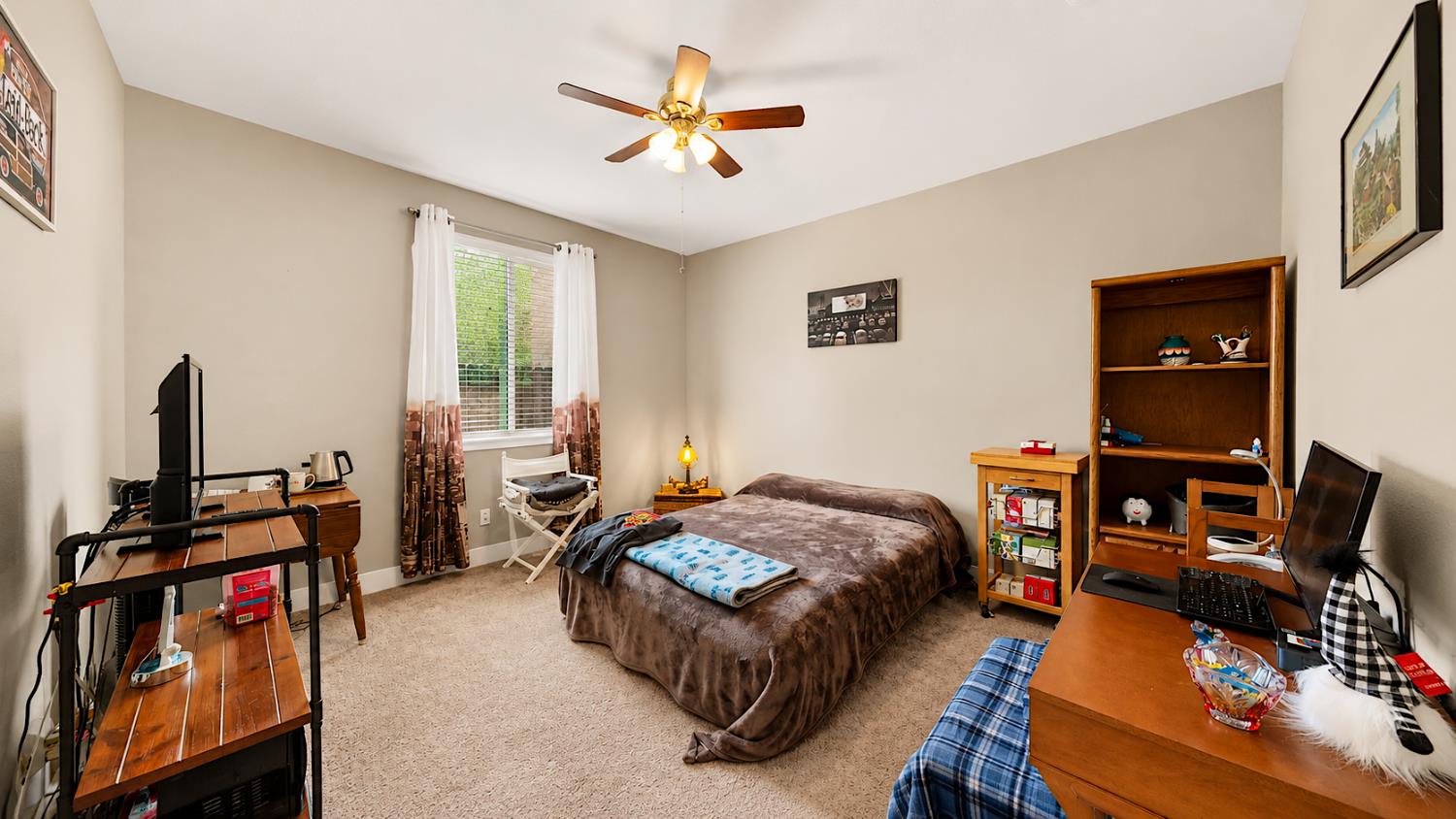 1176 Obsidian Ct, Los Banos, CA 93635