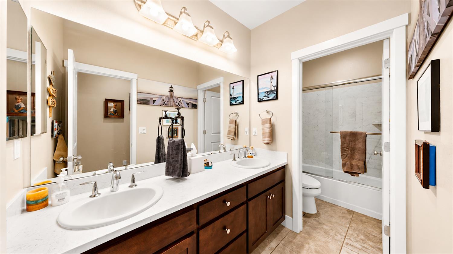 1176 Obsidian Ct, Los Banos, CA 93635