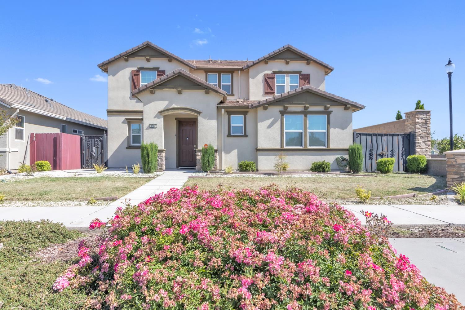1807 W Woodward Ave, Manteca, CA 95337