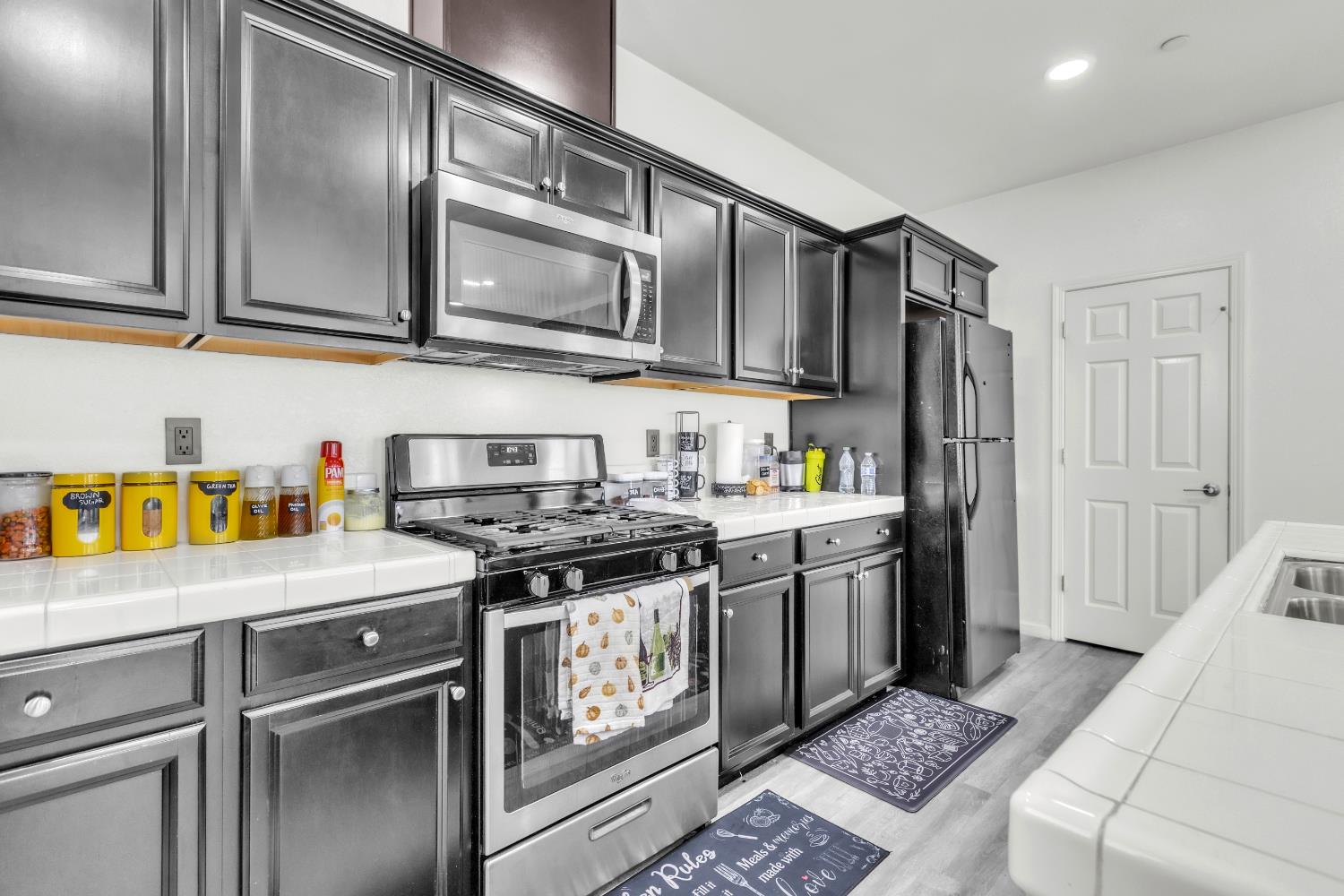 1807 W Woodward Ave, Manteca, CA 95337