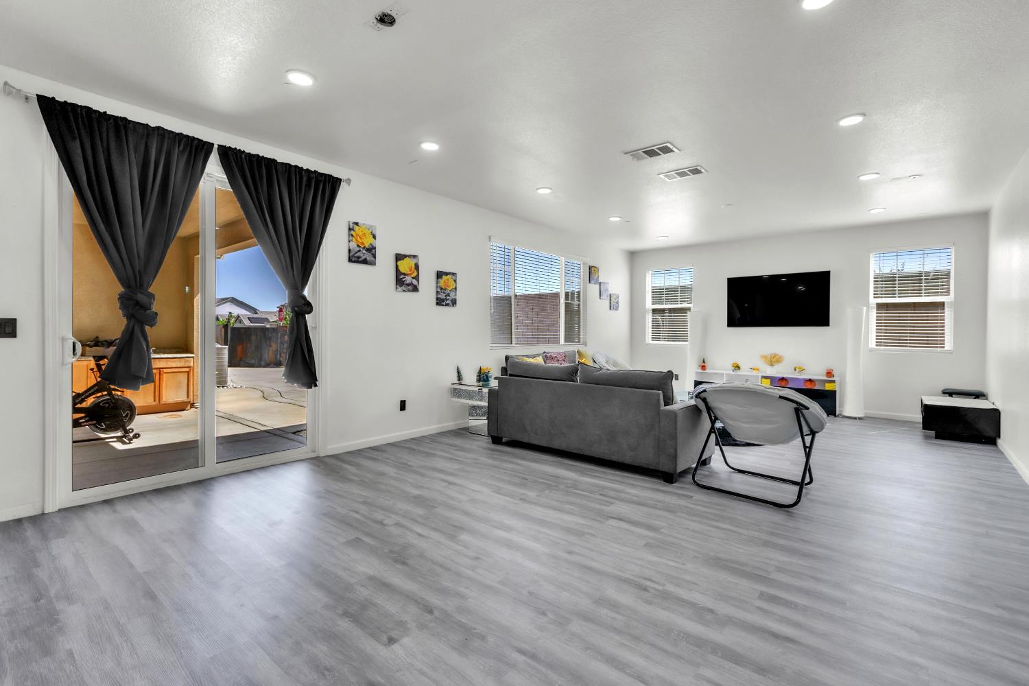 1807 W Woodward Ave, Manteca, CA 95337