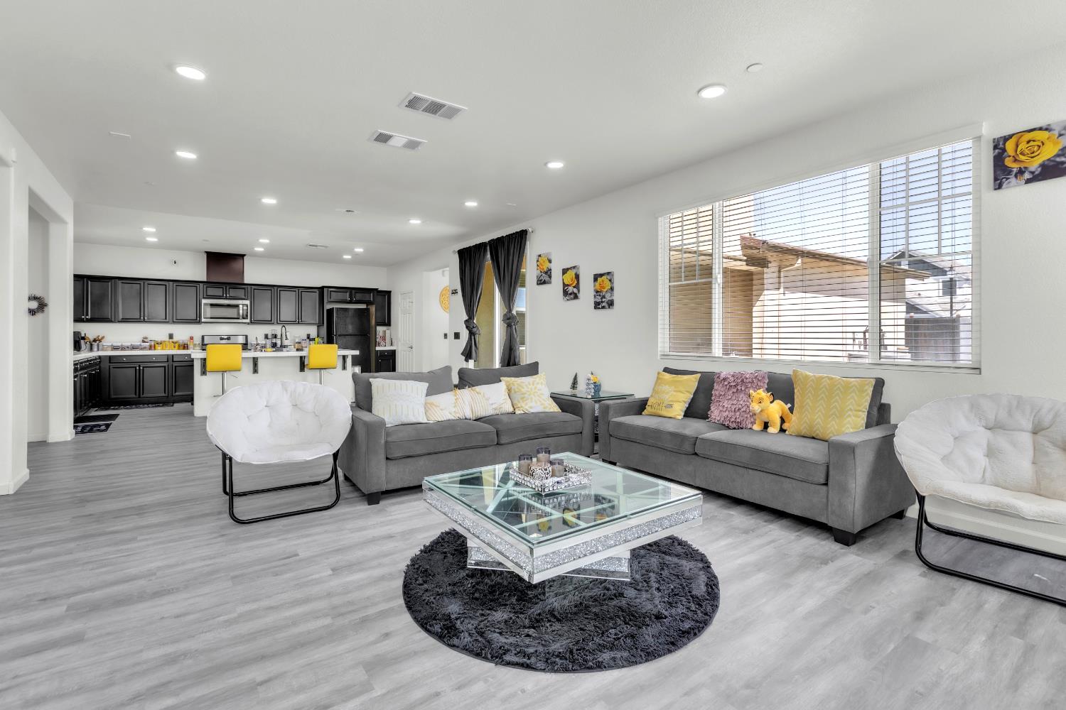 1807 W Woodward Ave, Manteca, CA 95337