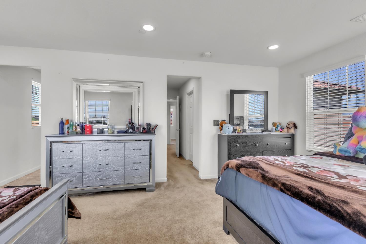 1807 W Woodward Ave, Manteca, CA 95337