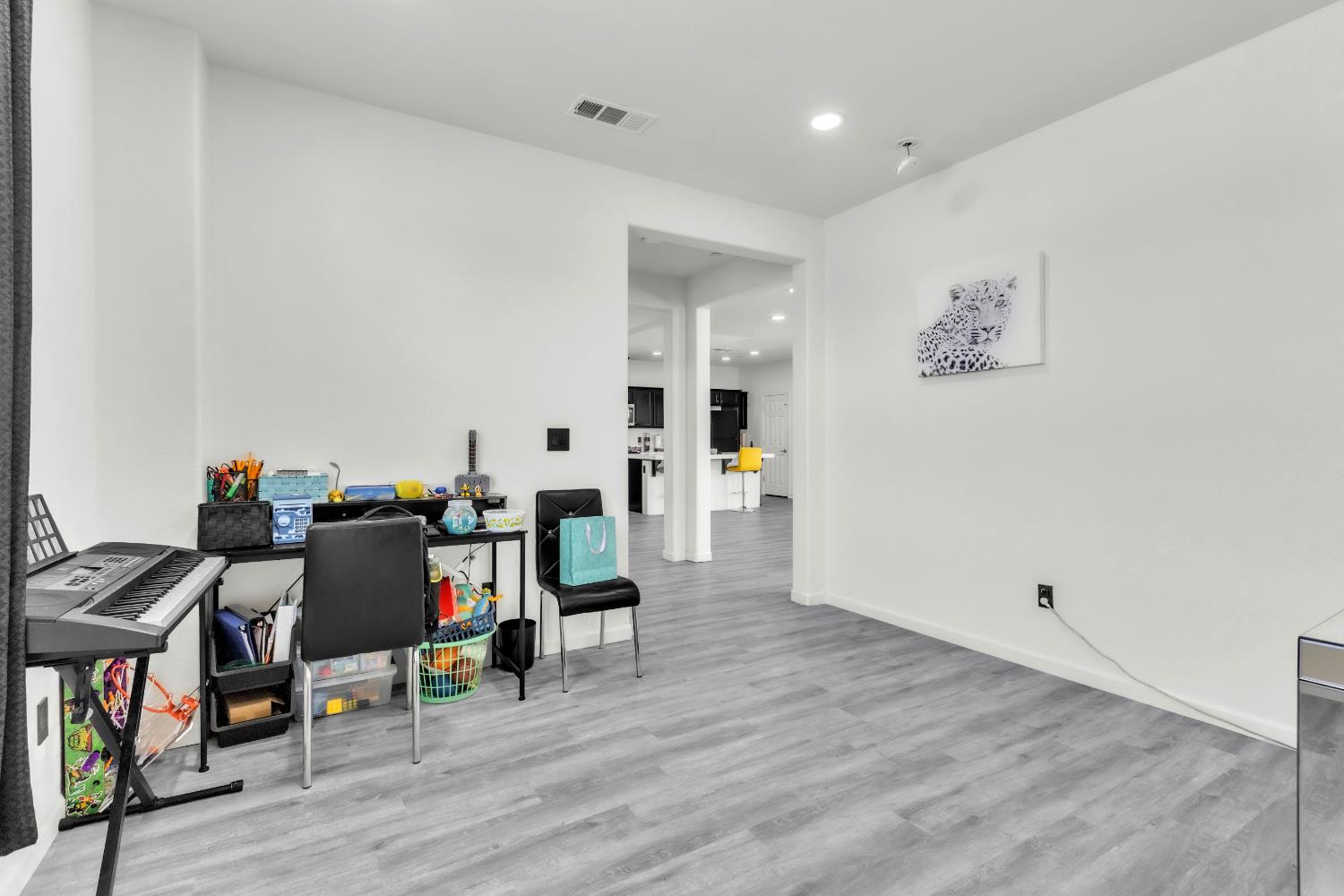 1807 W Woodward Ave, Manteca, CA 95337