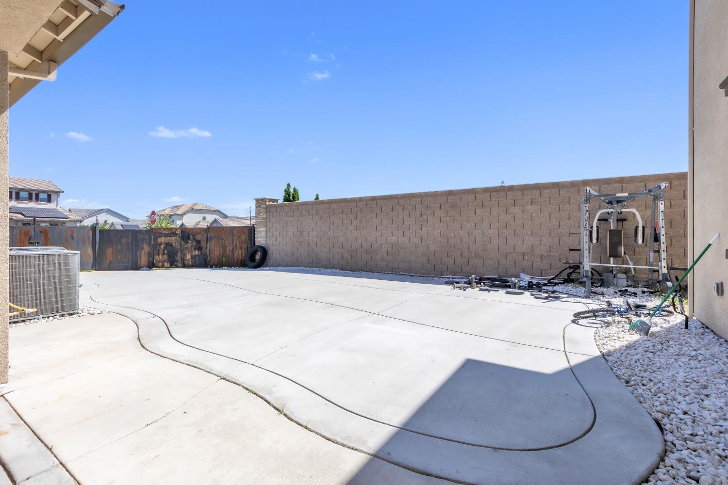 1807 W Woodward Ave, Manteca, CA 95337
