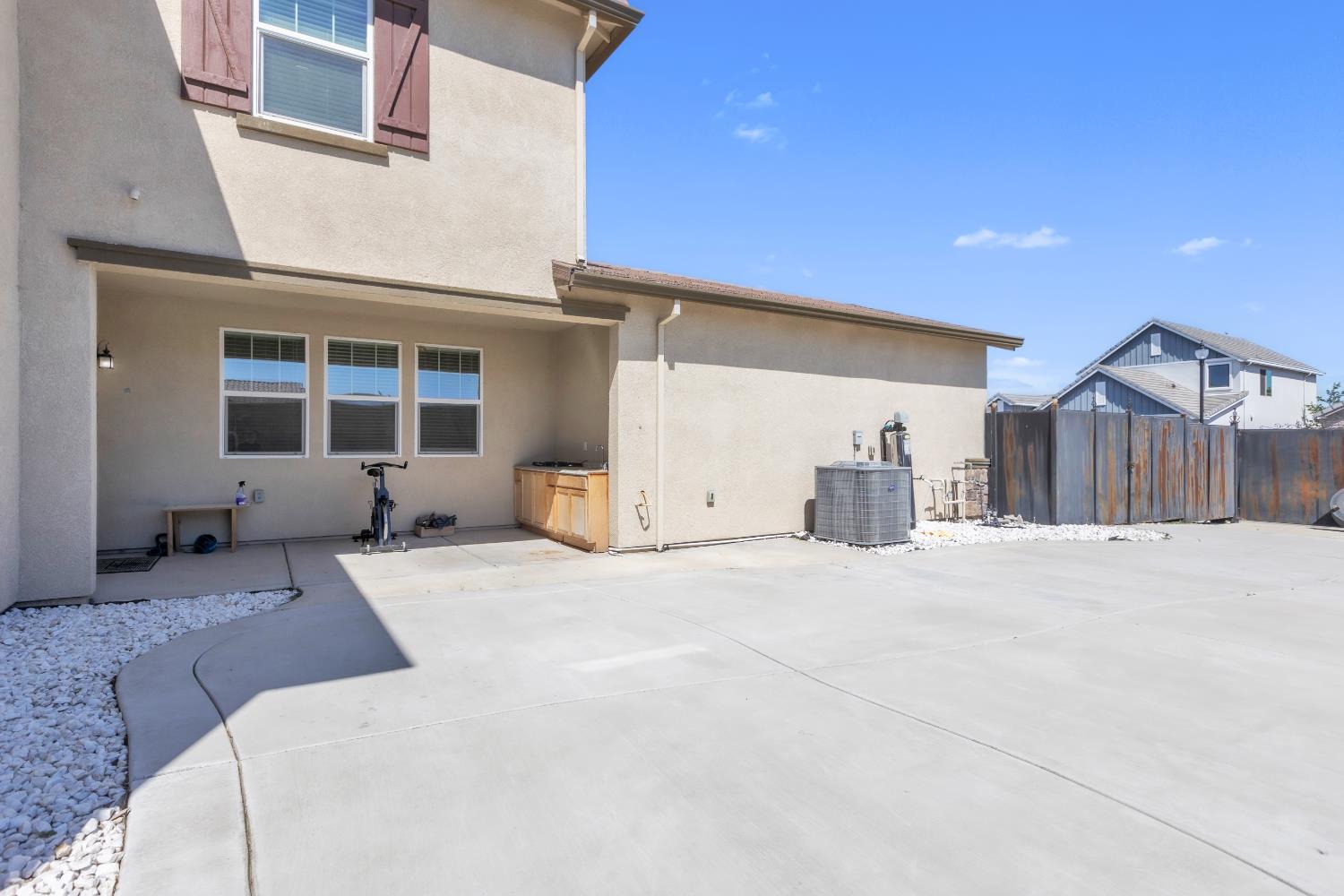 1807 W Woodward Ave, Manteca, CA 95337