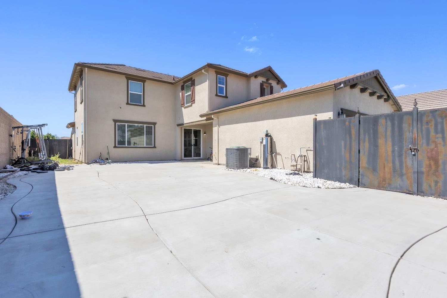 1807 W Woodward Ave, Manteca, CA 95337