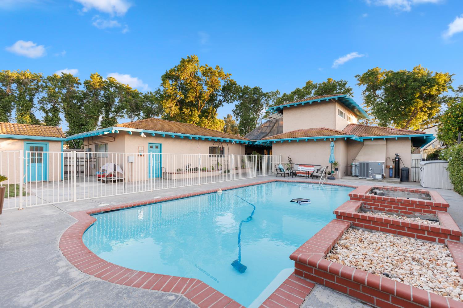 201 N 7th St, Patterson, CA 95363