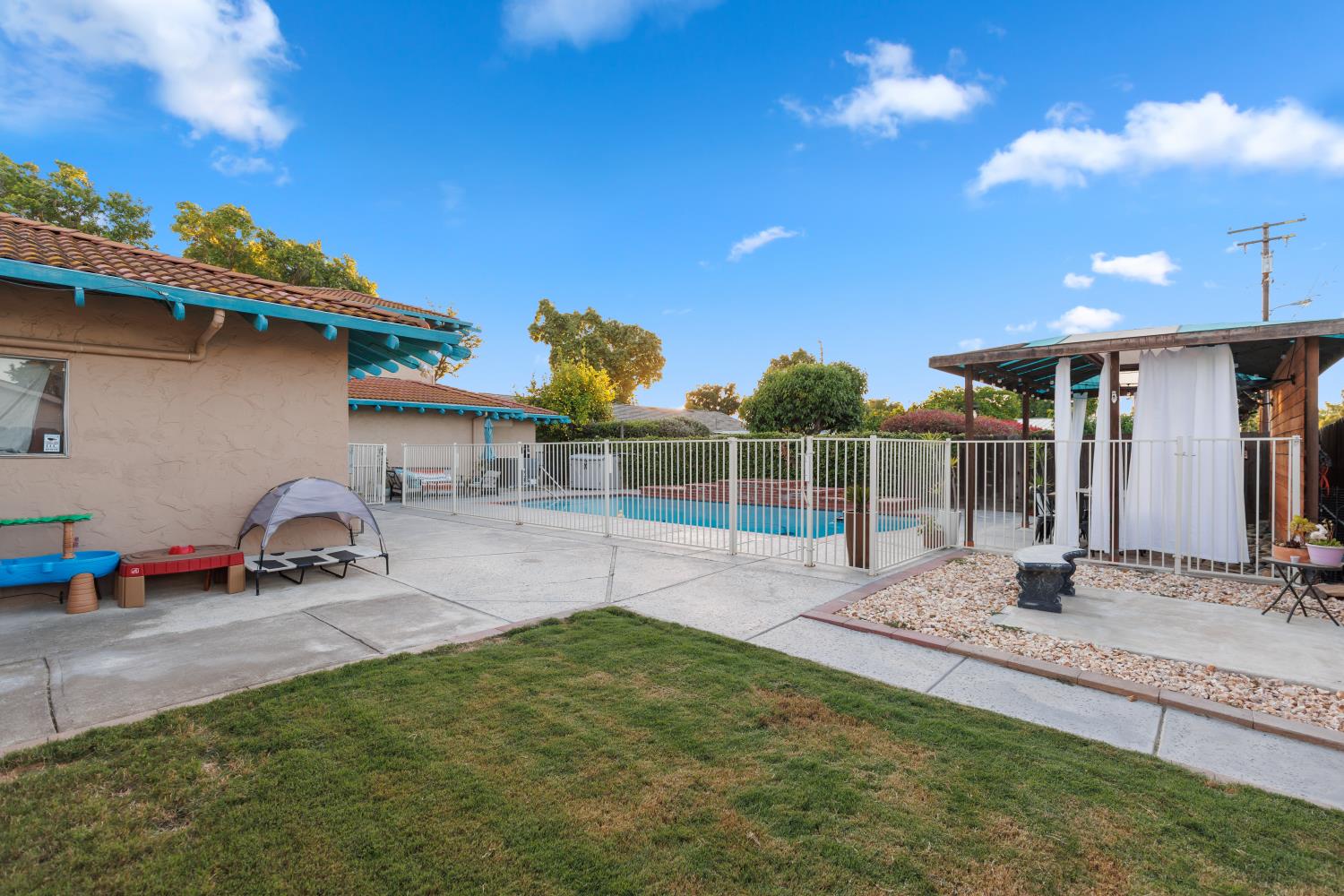 201 N 7th St, Patterson, CA 95363