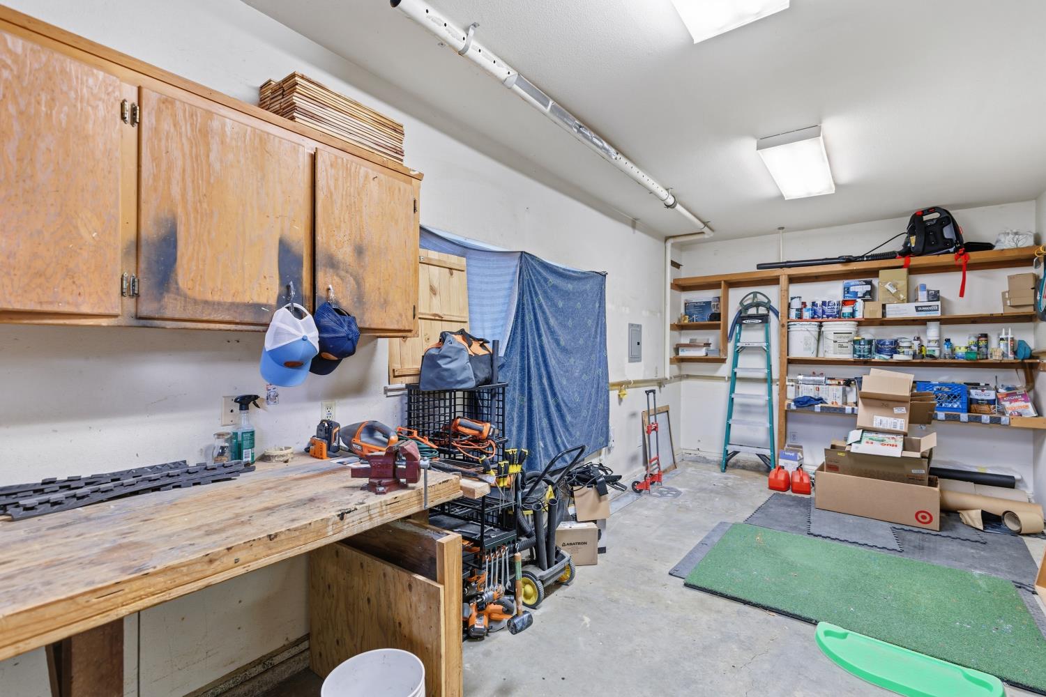 201 N 7th St, Patterson, CA 95363