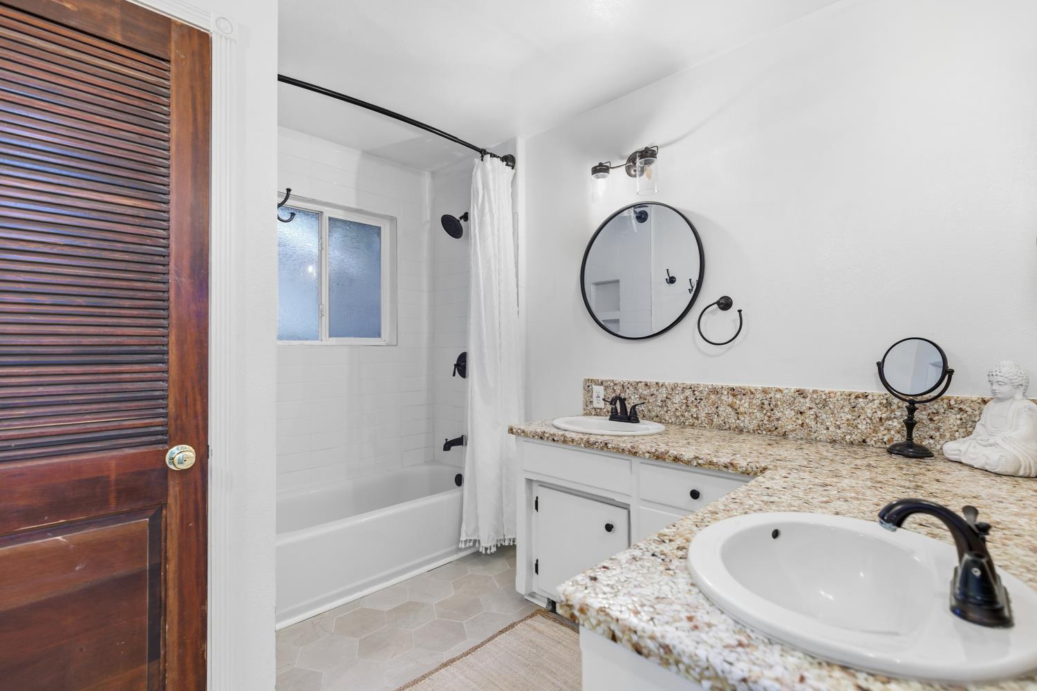 201 N 7th St, Patterson, CA 95363