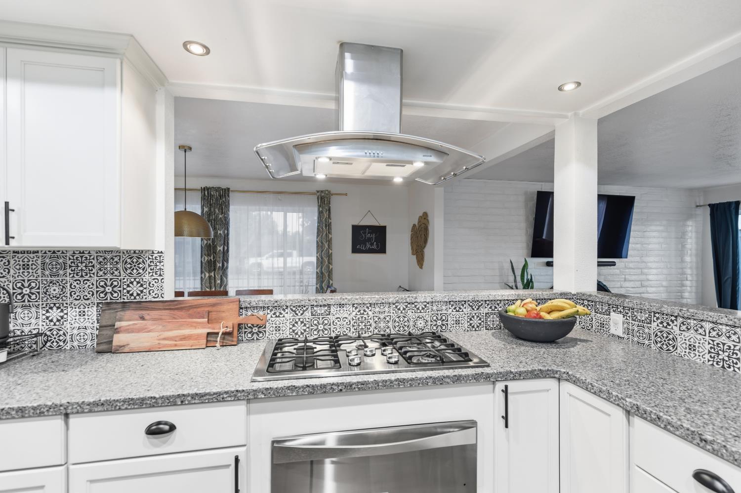 201 N 7th St, Patterson, CA 95363