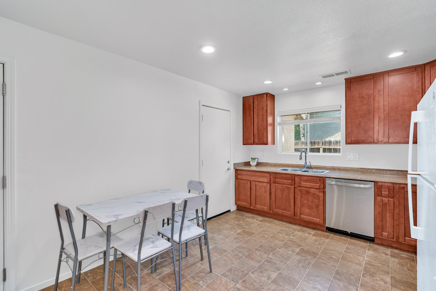 2166 Mccurdy St, Dos Palos, CA 93620