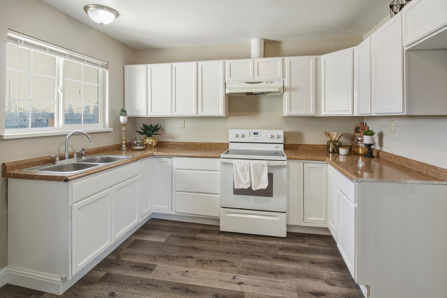 660 S 3rd St, Chowchilla, CA 93610