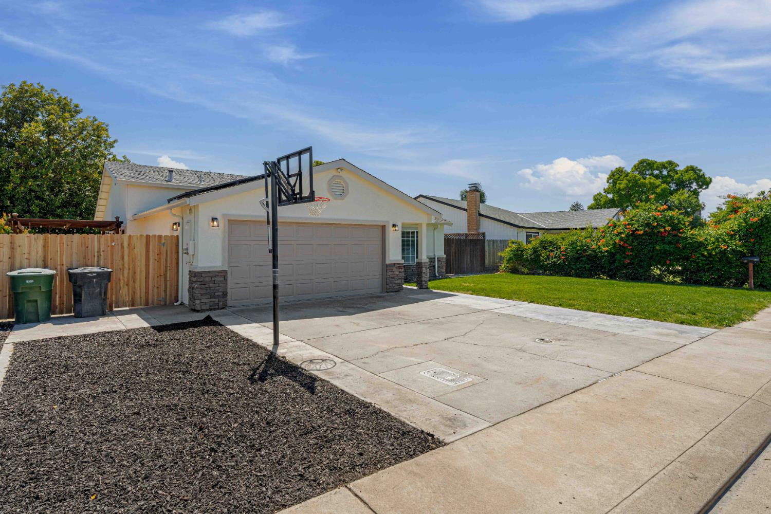 1464 Denise Dr, Ripon, CA 95366
