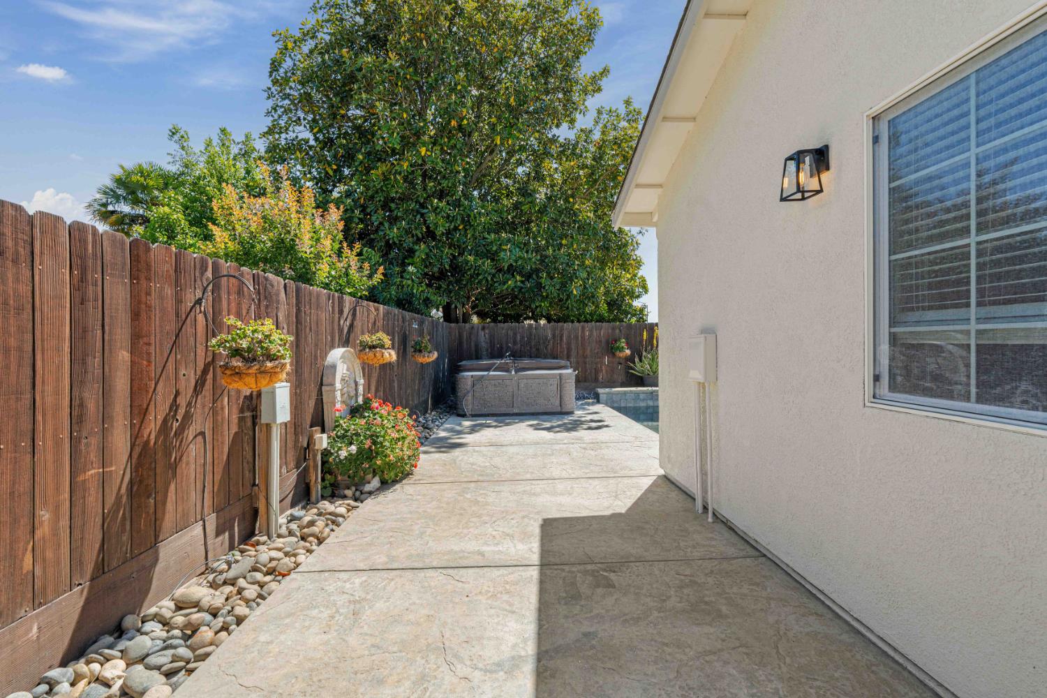 1464 Denise Dr, Ripon, CA 95366