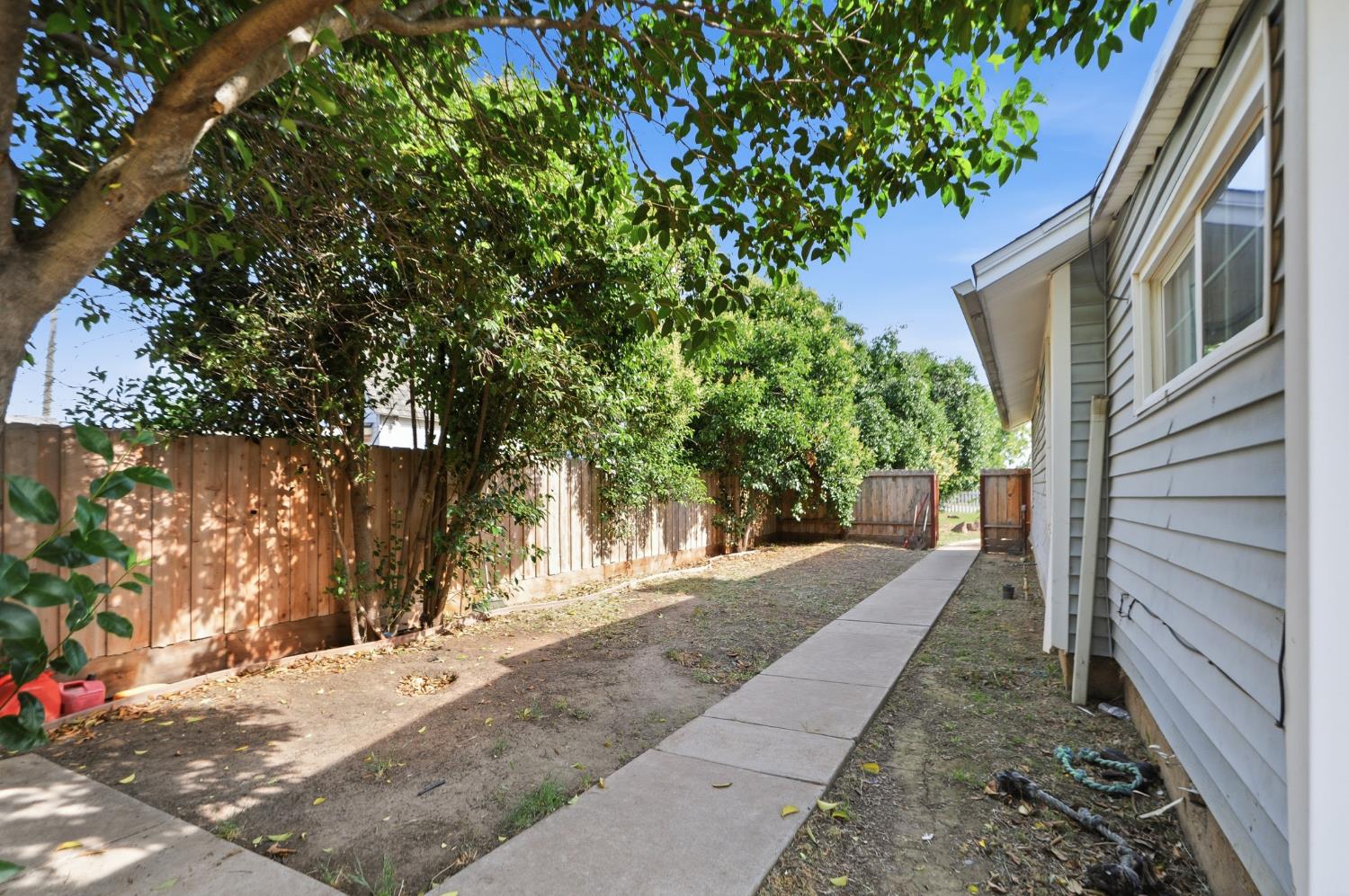 1820 E 23rd St, Merced, CA 95340