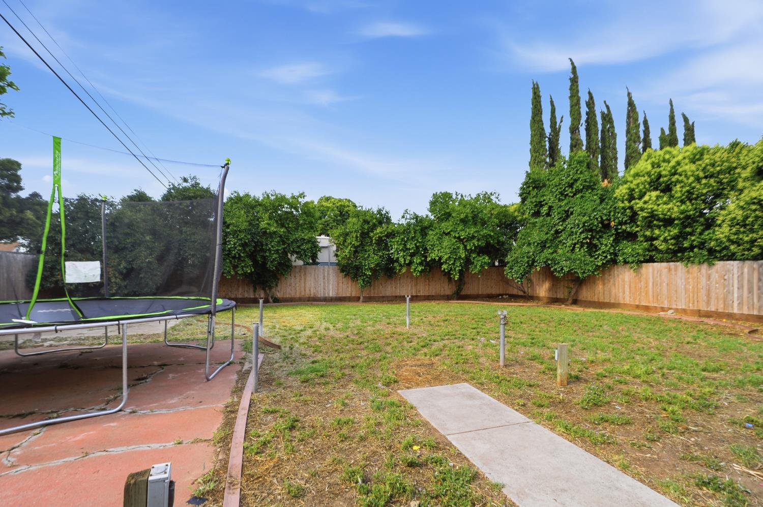 1820 E 23rd St, Merced, CA 95340