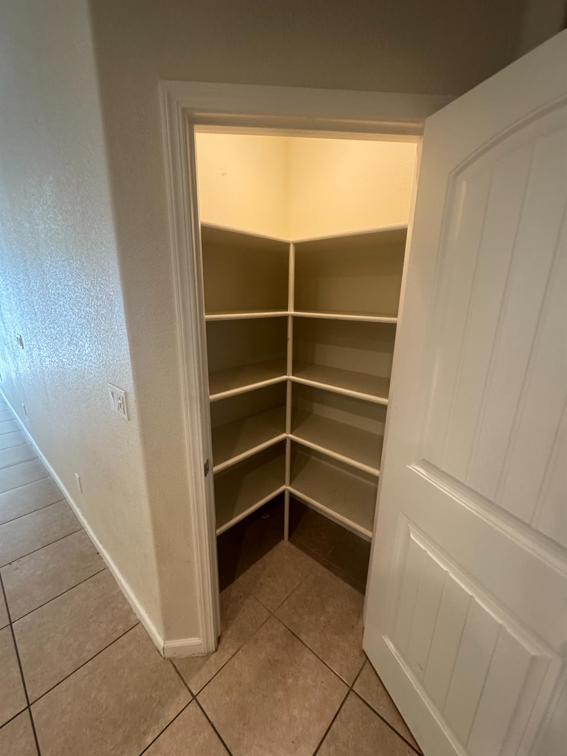651 Pinelli Dr, Los Banos, CA 93635