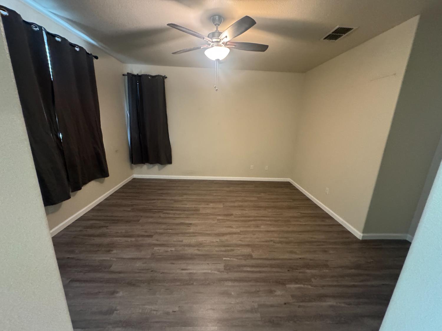 651 Pinelli Dr, Los Banos, CA 93635
