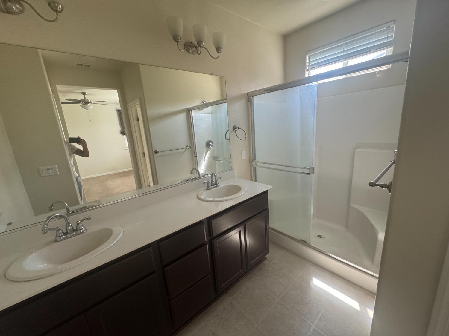651 Pinelli Dr, Los Banos, CA 93635