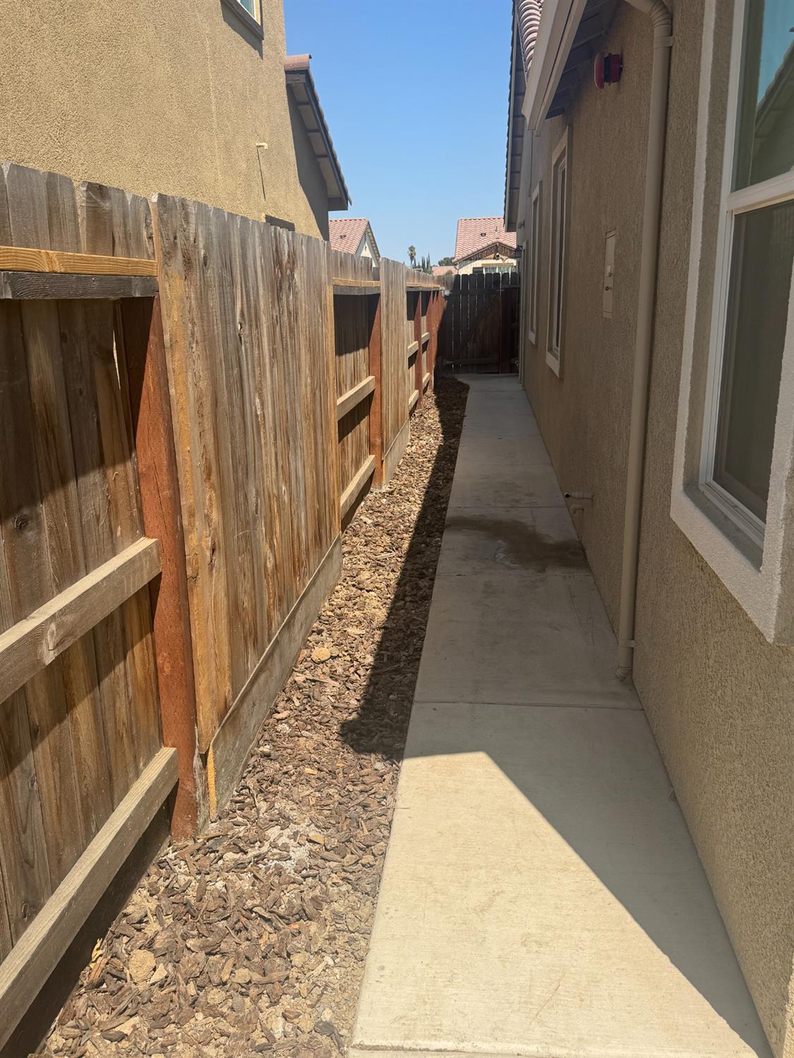 651 Pinelli Dr, Los Banos, CA 93635