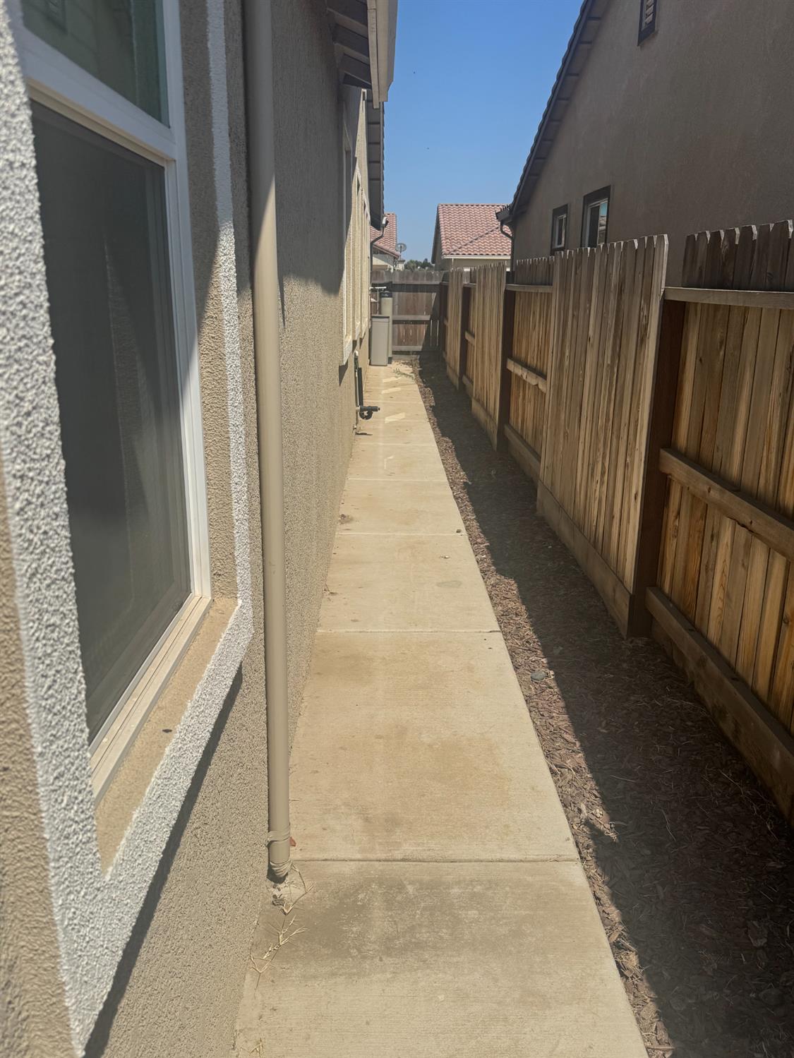 651 Pinelli Dr, Los Banos, CA 93635