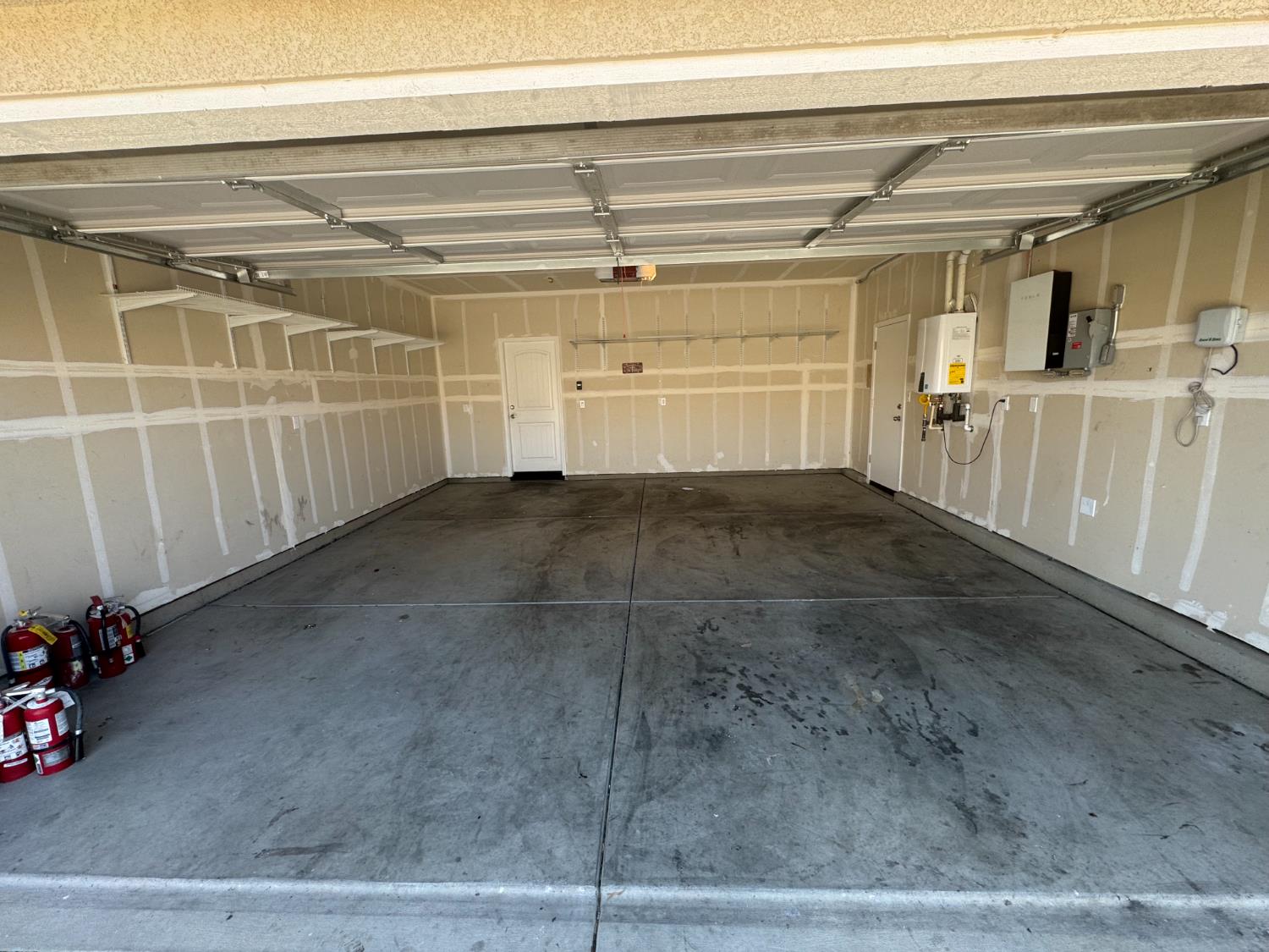 651 Pinelli Dr, Los Banos, CA 93635